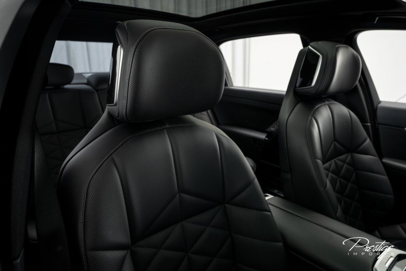 Used 2023 BMW 740i w/ Parking Assistance Package image 40