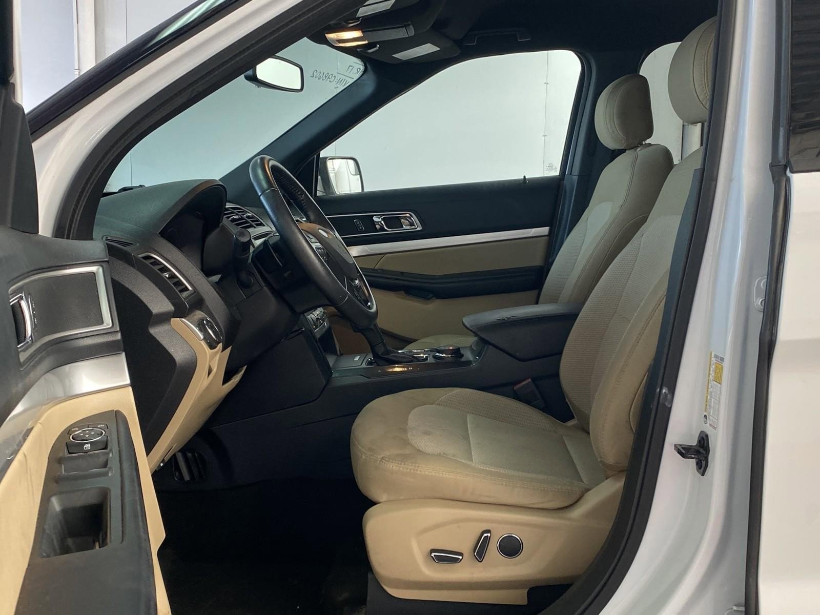 Used 2017 Ford Explorer XLT w/ Equipment Group 201A image 23