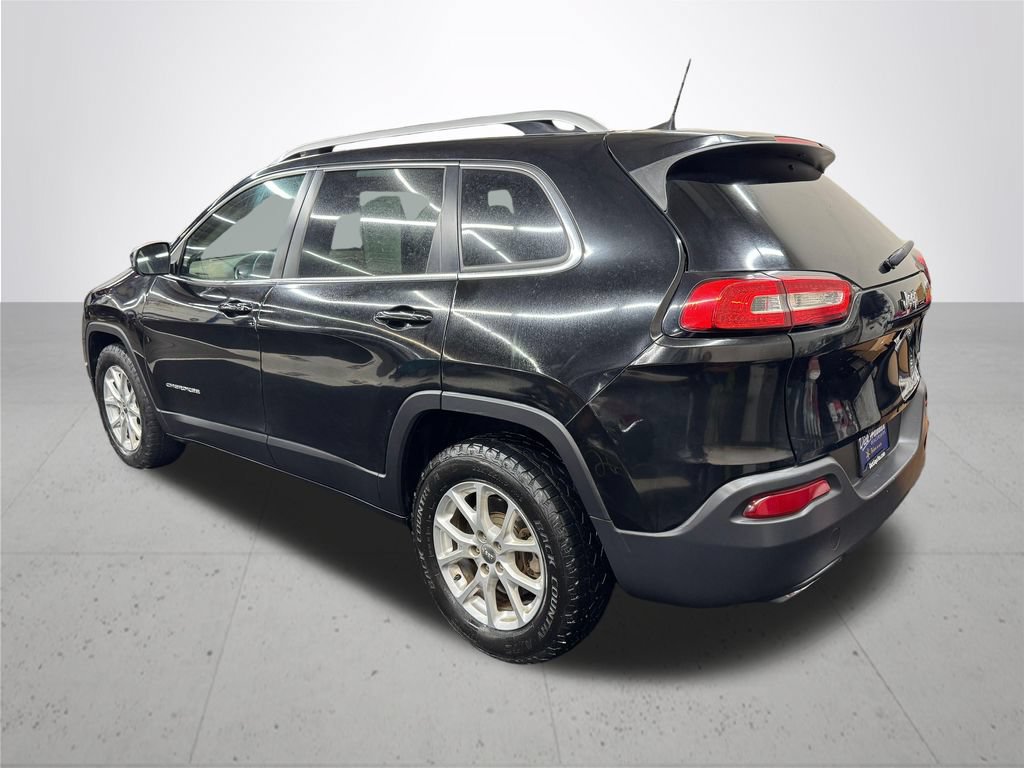 Used 2018 Jeep Cherokee Latitude Plus w/ Comfort/Convenience Group FWD image 4