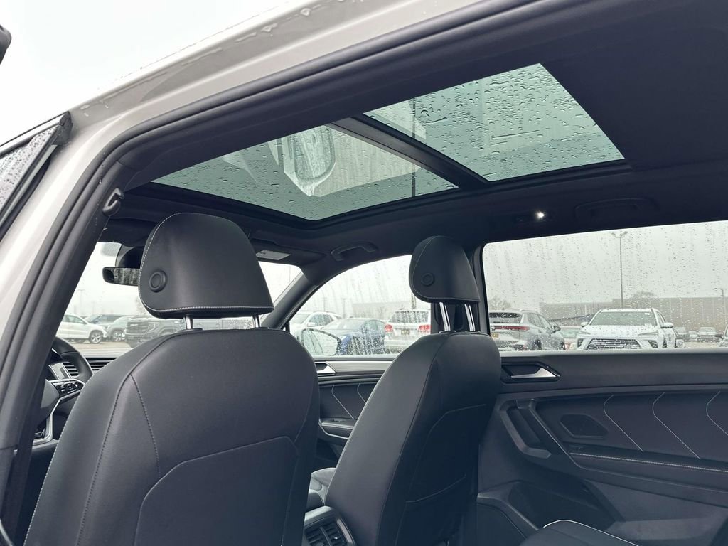 Certified 2023 Volkswagen Tiguan SEL R-Line image 19