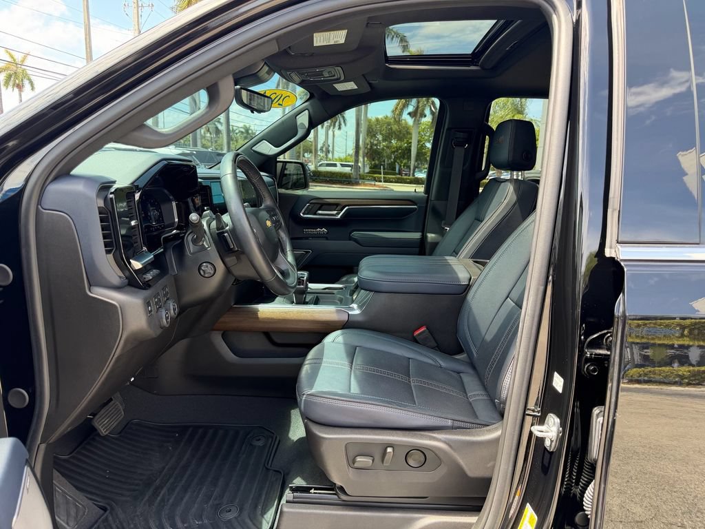 Used 2024 Chevrolet Silverado 1500 High Country w/ Technology Package AWD/4WD image 10