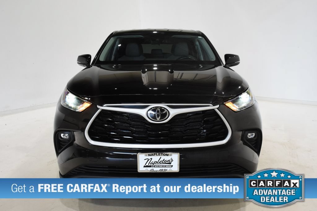 Used 2023 Toyota Highlander LE AWD/4WD image 2