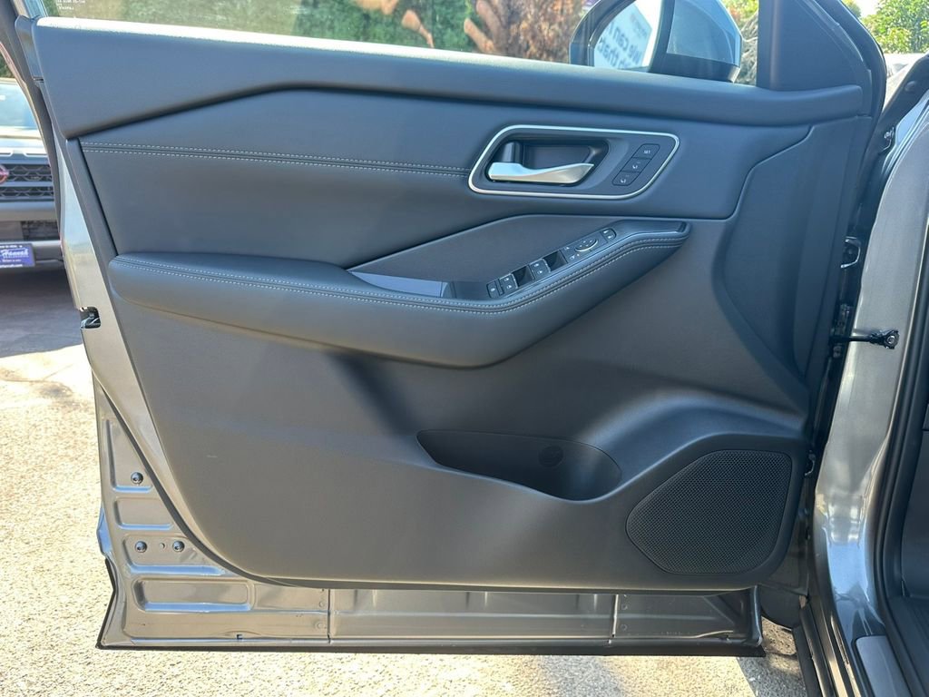 New 2026 Nissan Rogue Platinum w/ Platinum Premium Package image 13