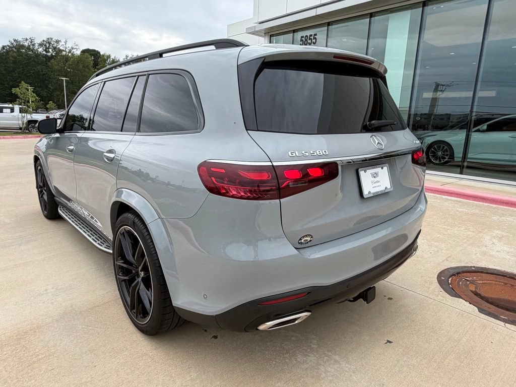 Used 2024 Mercedes-Benz GLS 580 4MATIC image 3