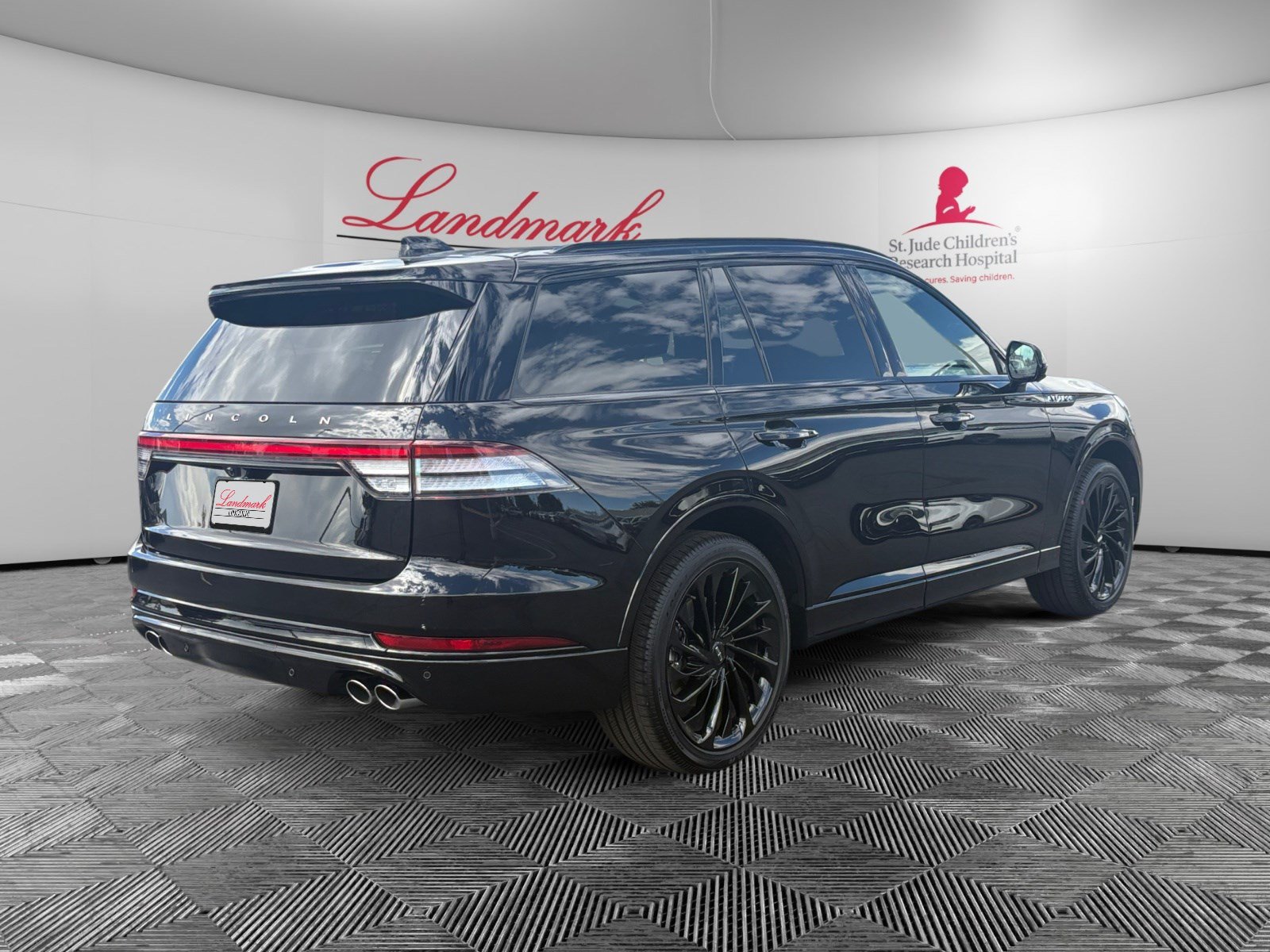 Certified 2026 Lincoln Aviator Reserve w/ Jet Appearance Package AWD/4WD image 5