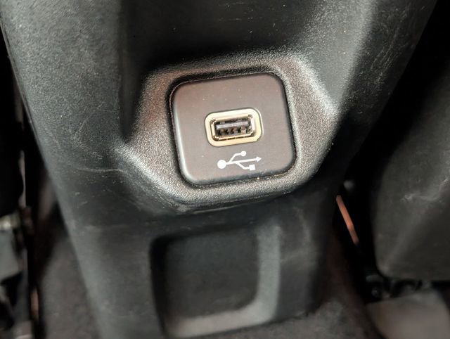 Used 2020 Jeep Renegade Latitude FWD image 24