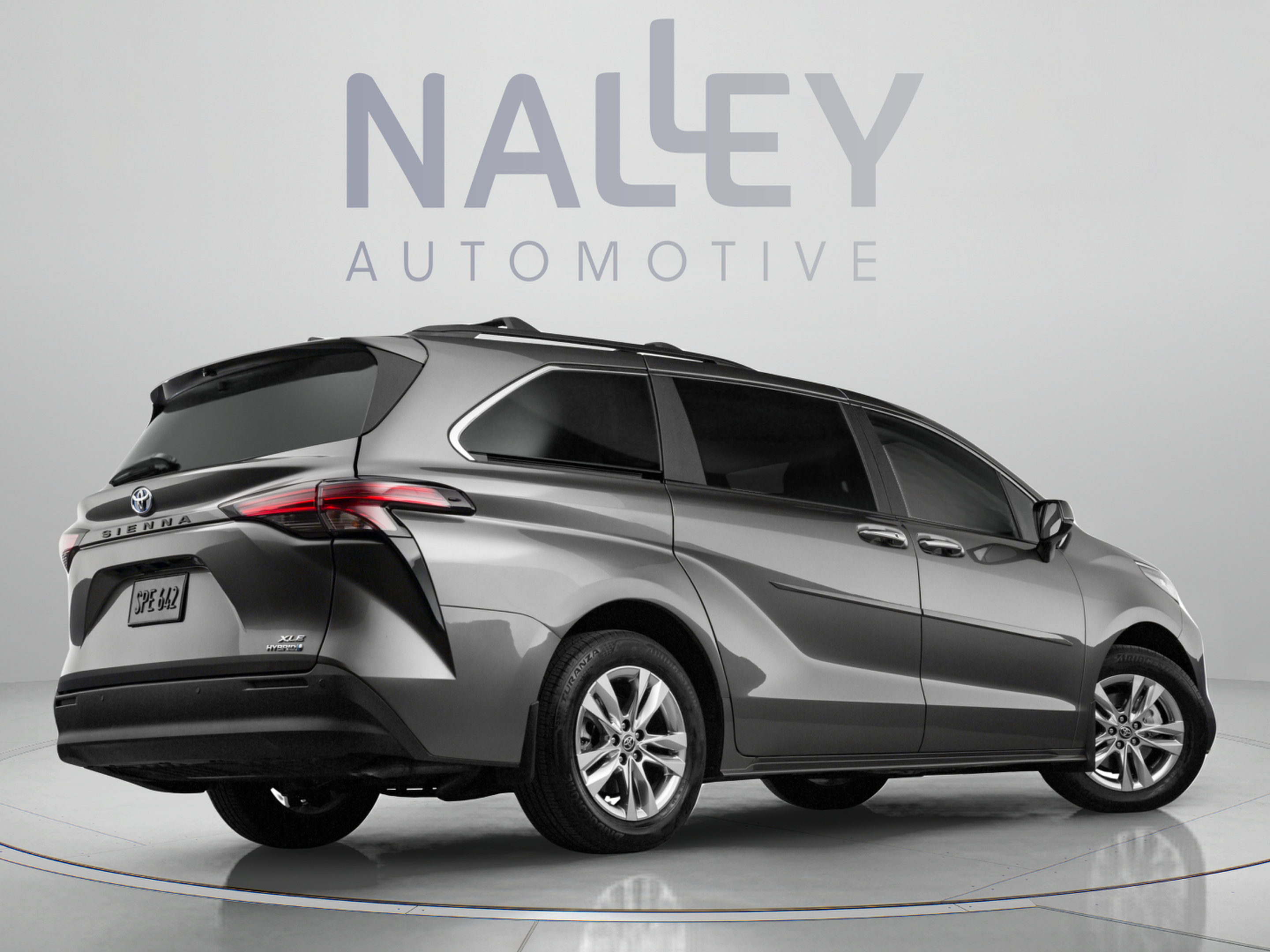 Used 2023 Toyota Sienna XLE FWD image 9