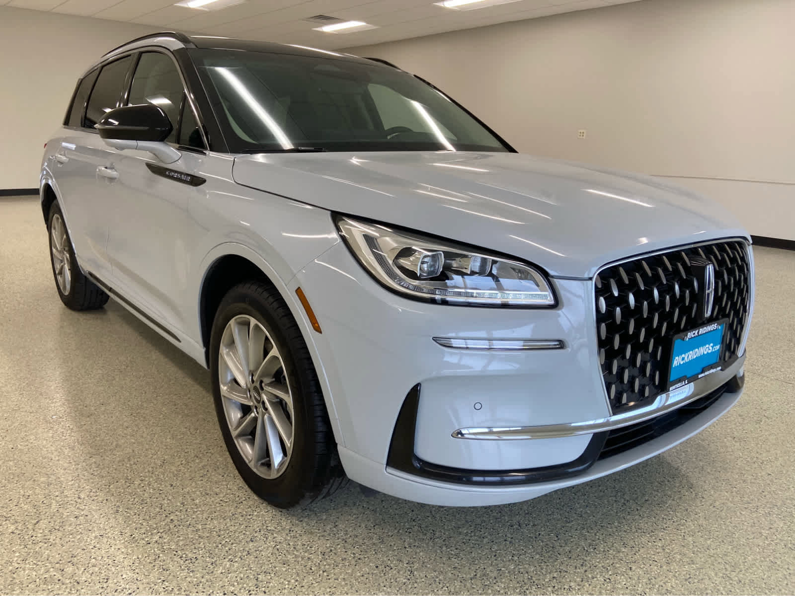 Used 2025 Lincoln Corsair Grand Touring w/ Equipment Group 301A image 3