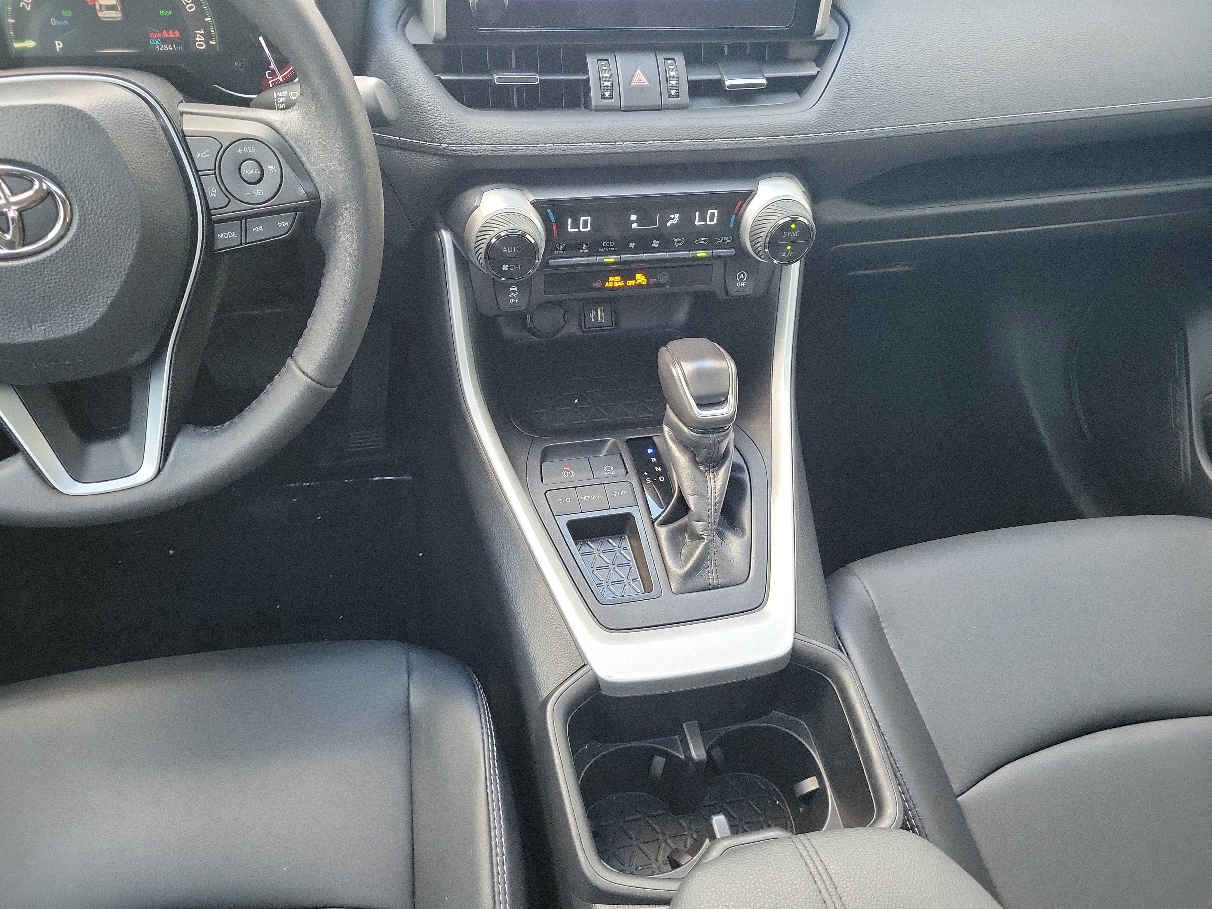 Used 2024 Toyota RAV4 XLE Premium FWD image 20