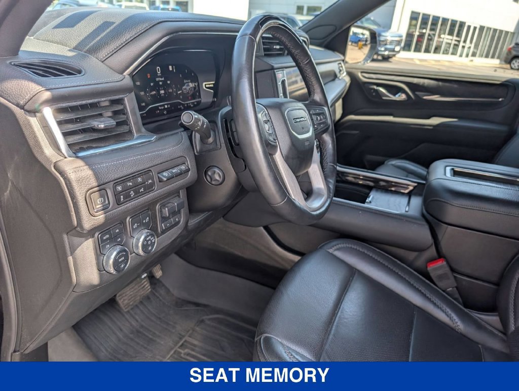 Used 2024 GMC Yukon Denali w/ Advanced Technology Package AWD/4WD image 18