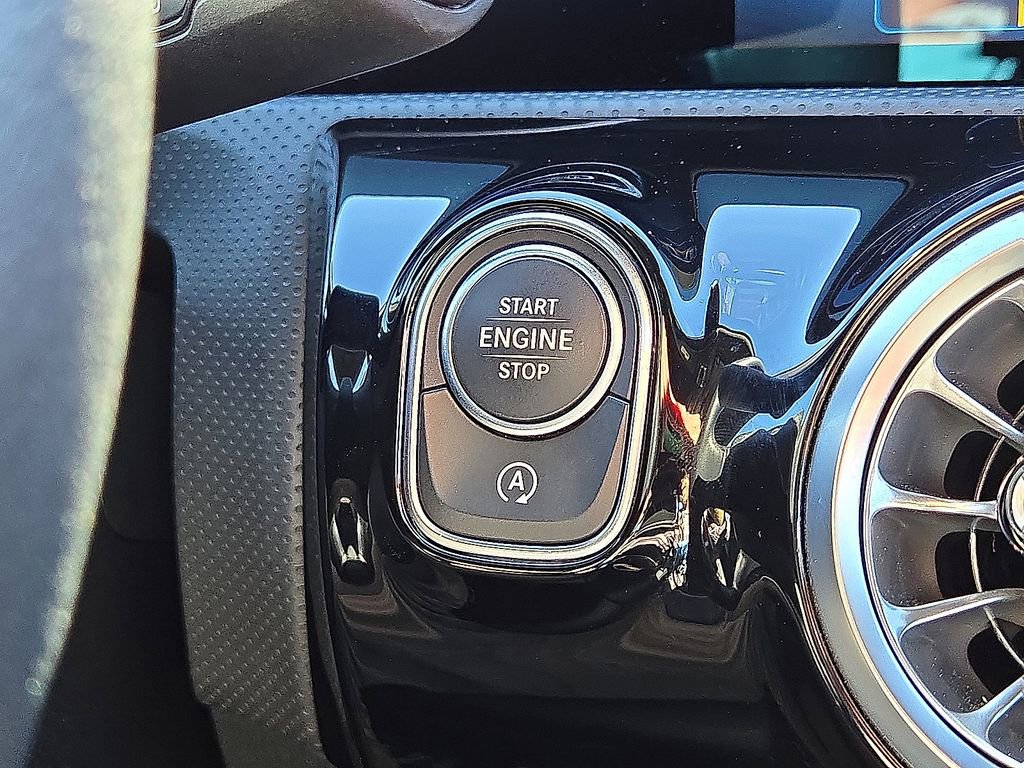 Used 2025 Mercedes-Benz CLA 250 image 30