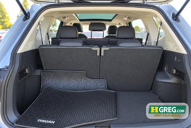 Used 2020 Volkswagen Tiguan SE w/ Panoramic Sunroof Package FWD image 17