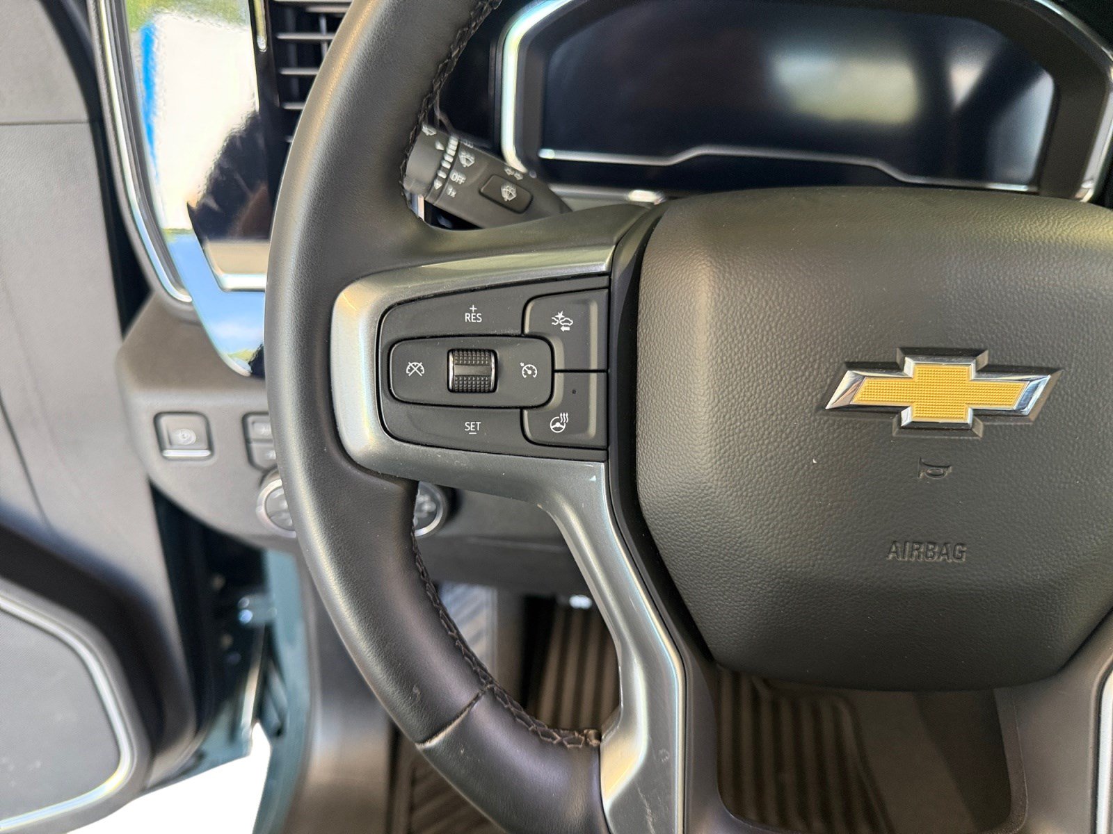 Used 2025 Chevrolet Silverado 2500 LTZ w/ LTZ Convenience Package AWD/4WD image 24