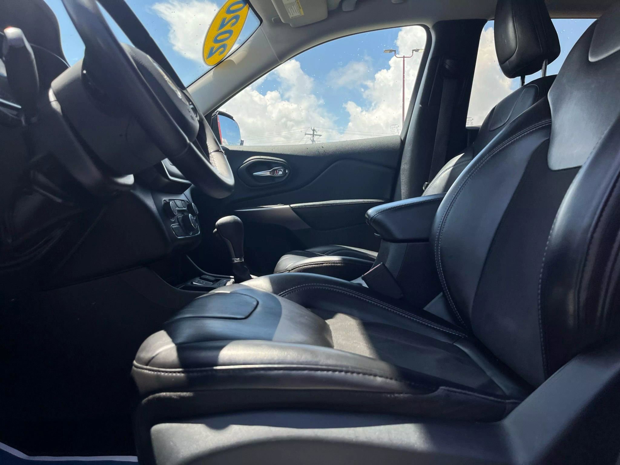 Used 2020 Jeep Cherokee Latitude Plus image 13