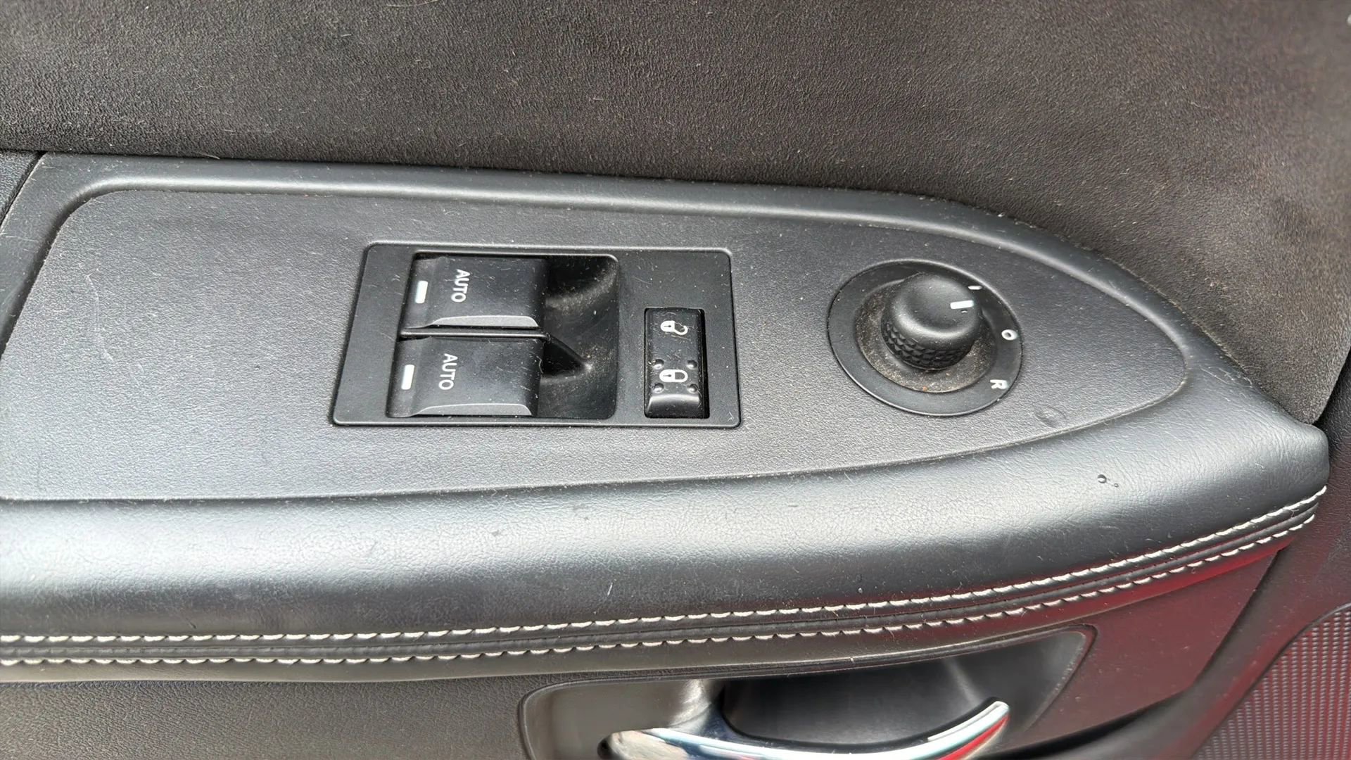 Used 2009 Dodge Challenger SRT8 w/ SRT Option Group II RWD image 18