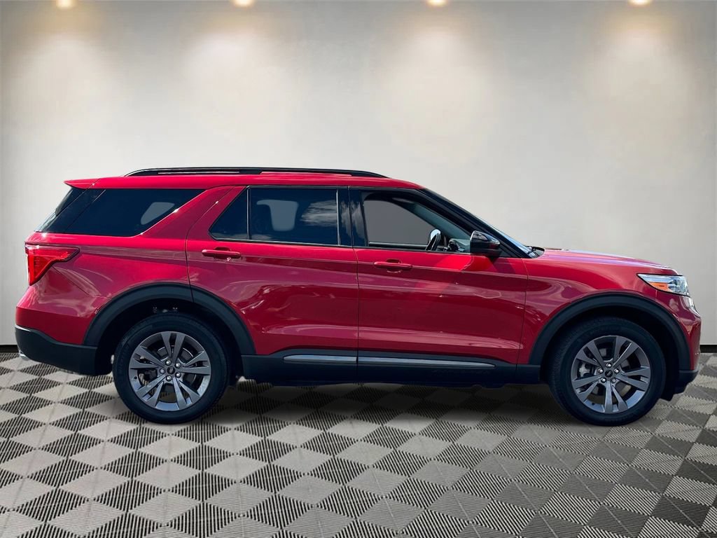 Used 2023 Ford Explorer XLT w/ Equipment Group 202A AWD/4WD image 2