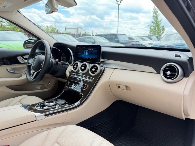 Used 2020 Mercedes-Benz C 300 4MATIC Sedan image 30