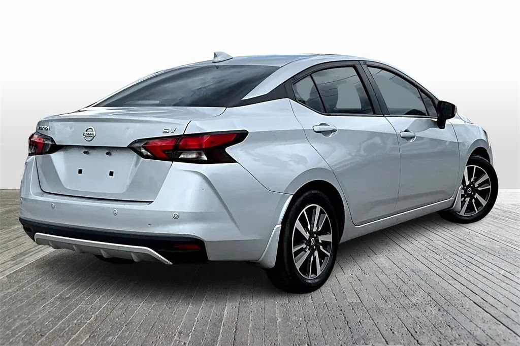 Used 2022 Nissan Versa SV w/ Electronics Package FWD image 11