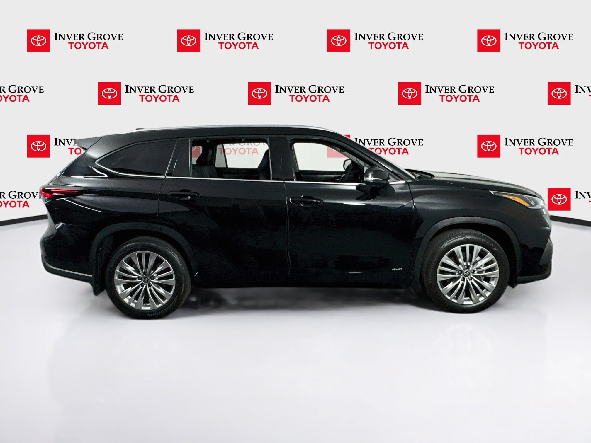 Used 2026 Toyota Highlander Platinum AWD/4WD image 3