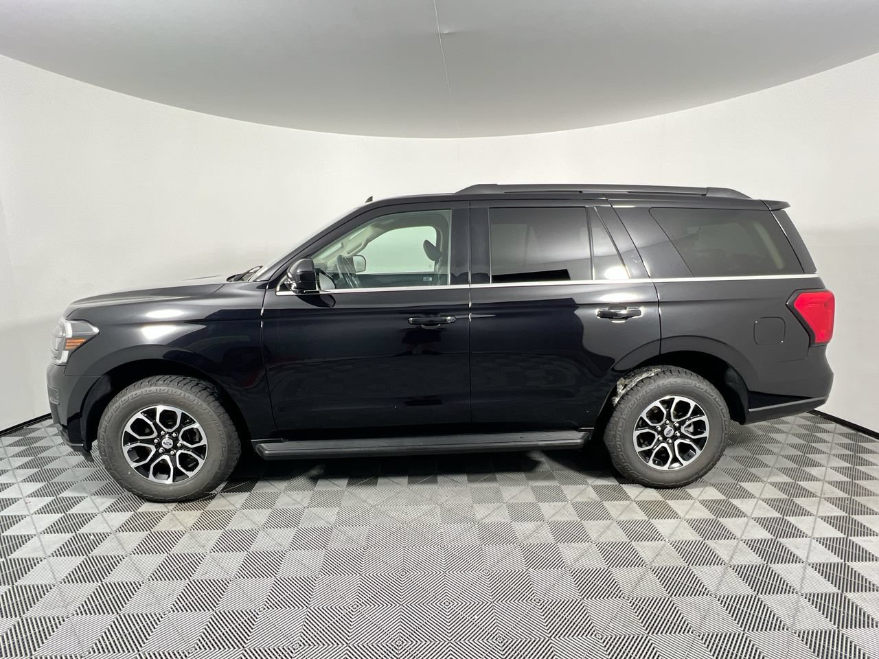 Used 2024 Ford Expedition XLT AWD/4WD image 6