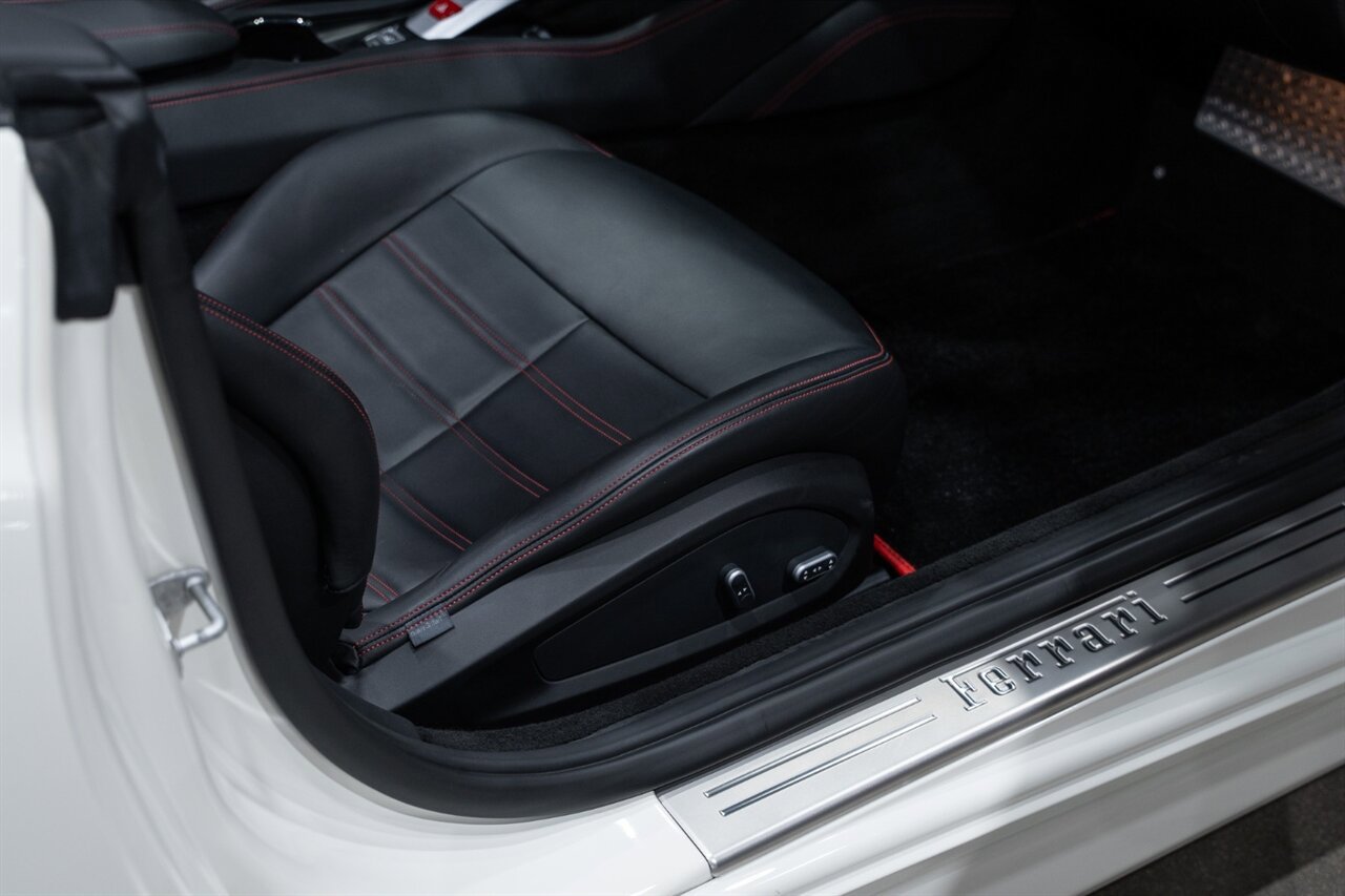 Used 2016 Ferrari California T RWD image 34