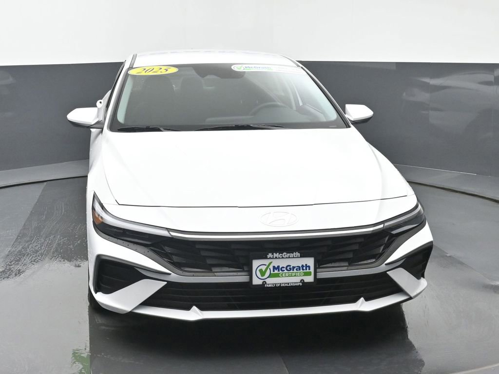 Used 2025 Hyundai Elantra SE image 4