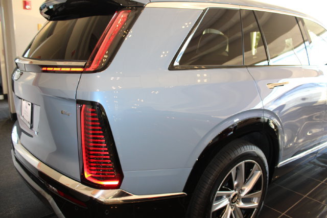 New 2027 Cadillac Vistiq Premium Luxury w/ LPO, Floor Liner Package AWD/4WD image 5