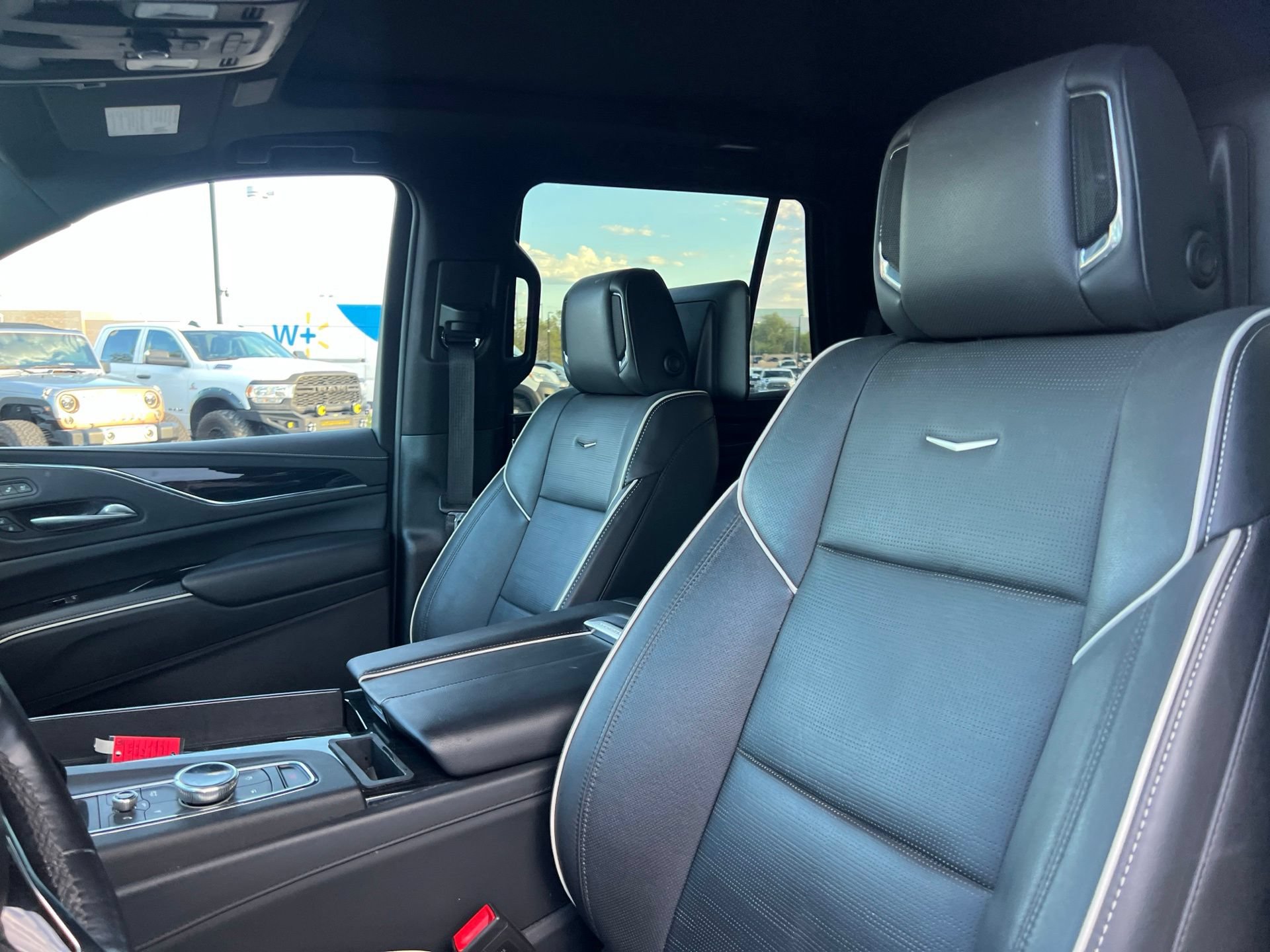 Used 2023 Cadillac Escalade Sport AWD/4WD image 31
