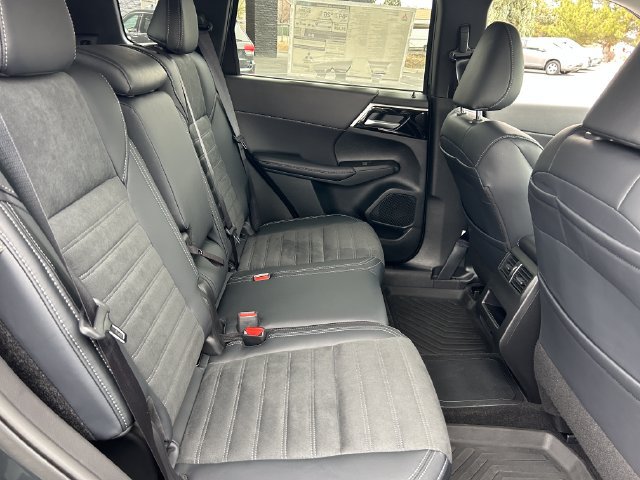 Used 2025 Mitsubishi Outlander SE AWD/4WD image 37