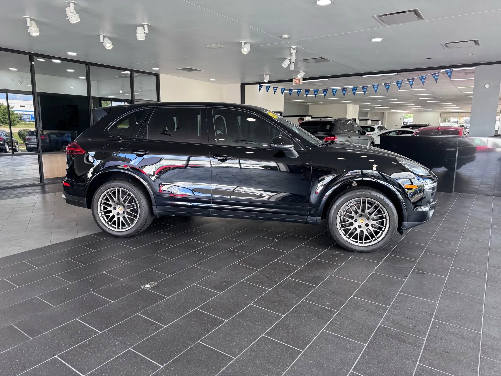 Used 2018 Porsche Cayenne Platinum Edition image 6