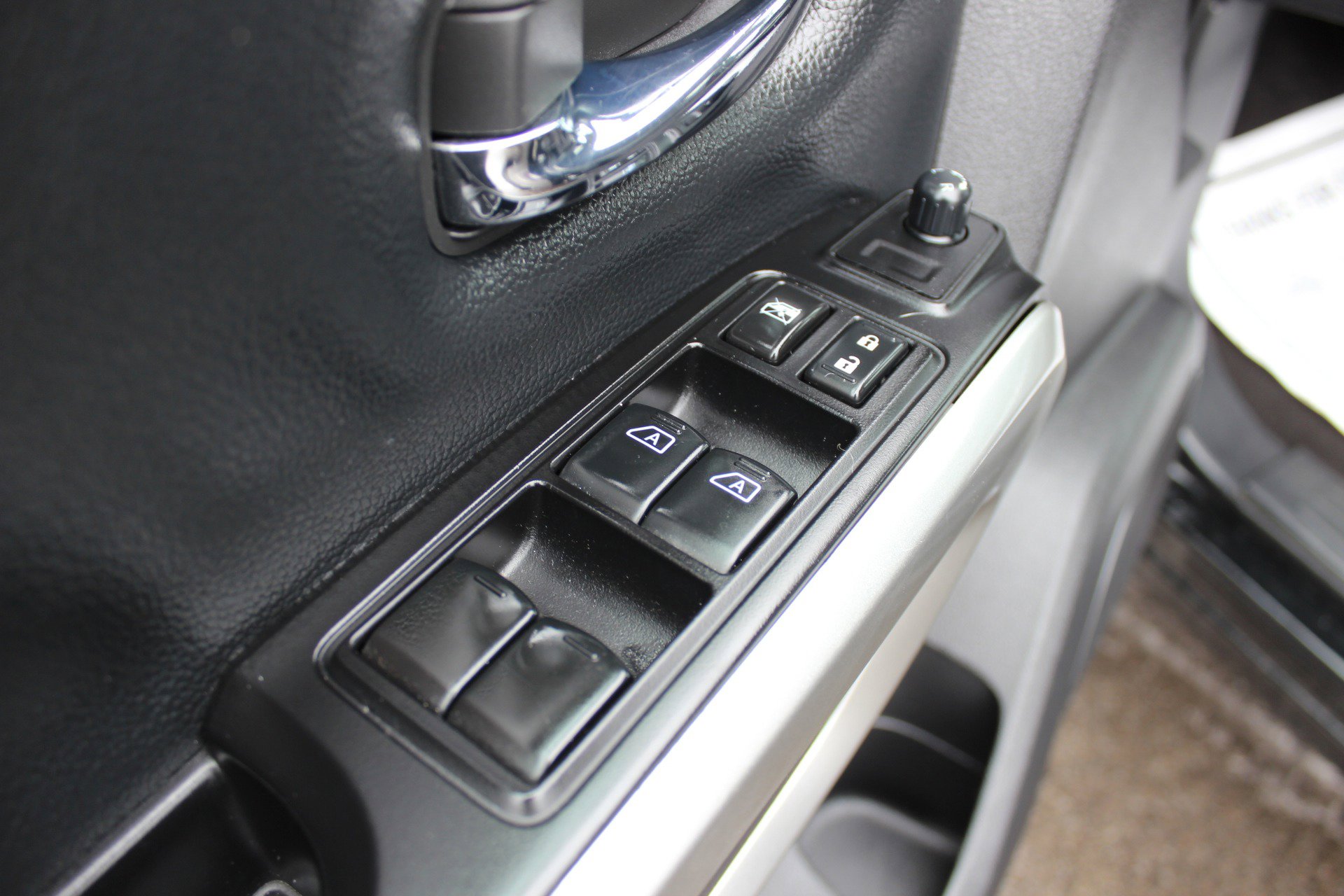 Used 2019 Nissan Titan PRO-4X w/ Pro-4x Utility Package image 15