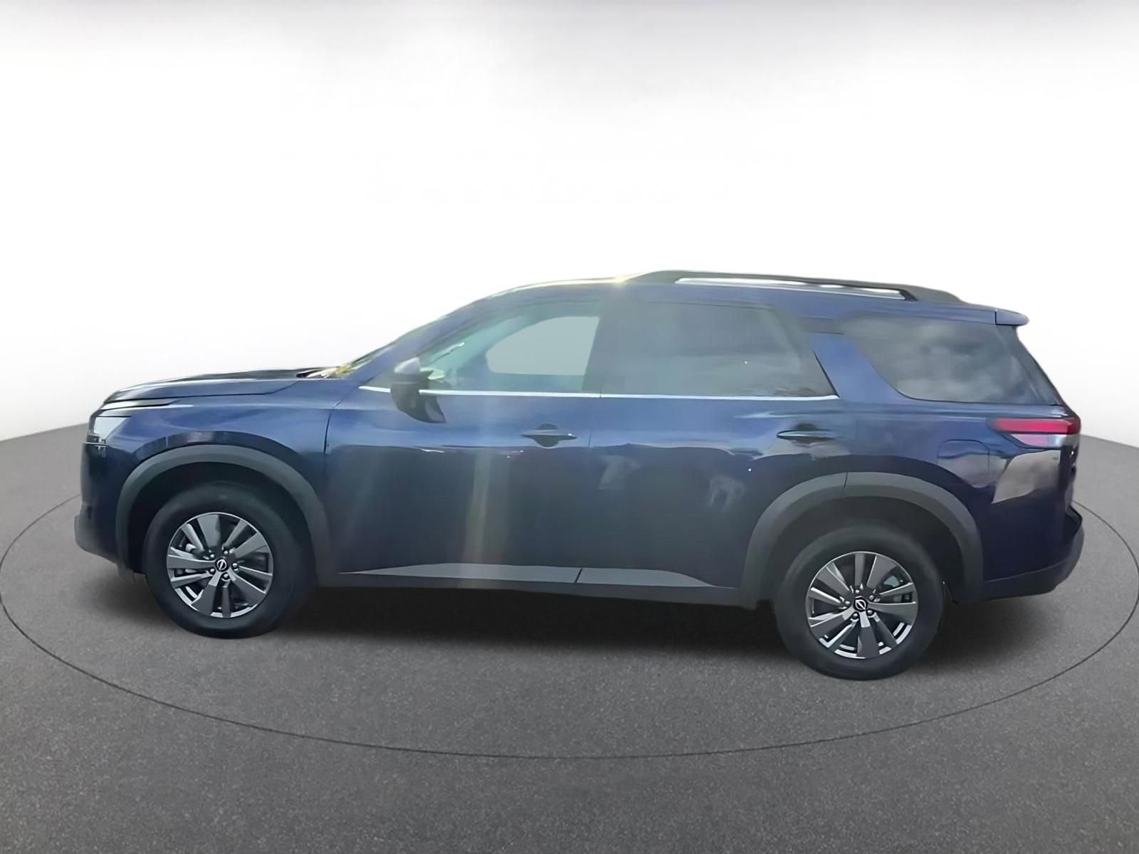 Used 2025 Nissan Pathfinder SV AWD/4WD image 21