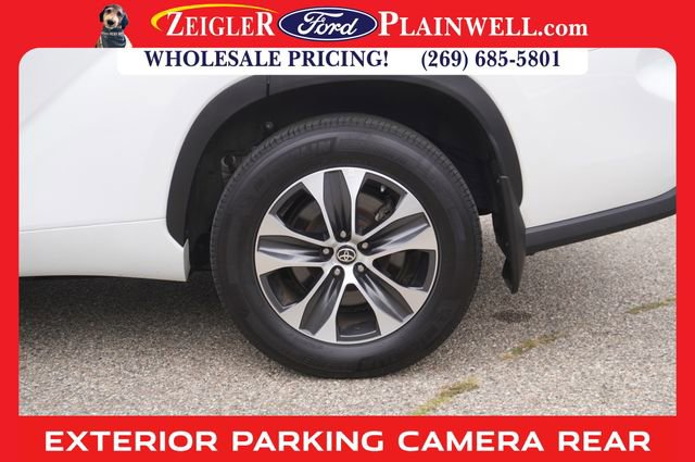 Used 2023 Toyota Highlander XLE image 9