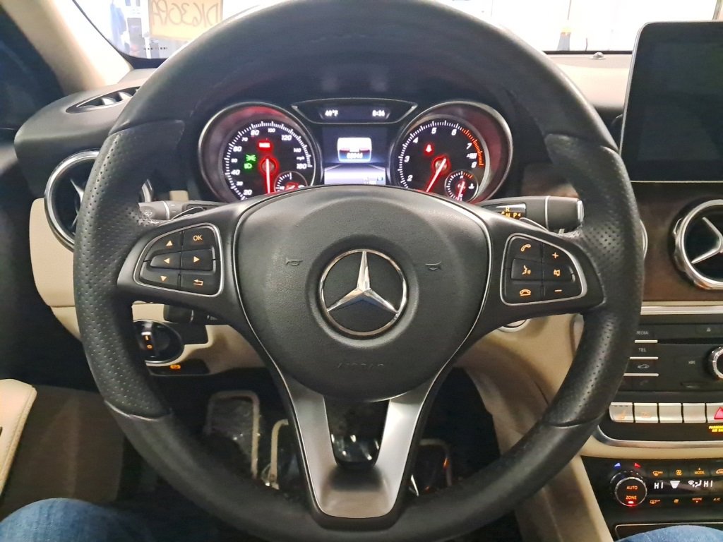 Used 2018 Mercedes-Benz GLA 250 4MATIC image 9