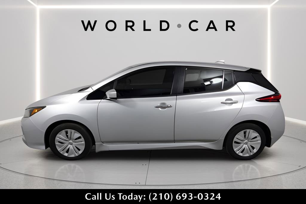 Used 2025 Nissan Leaf S image 4