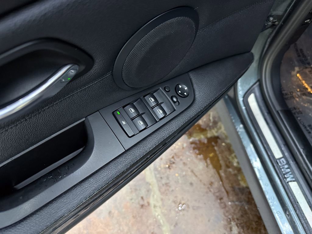 Used 2011 BMW 335i xDrive Sedan image 13