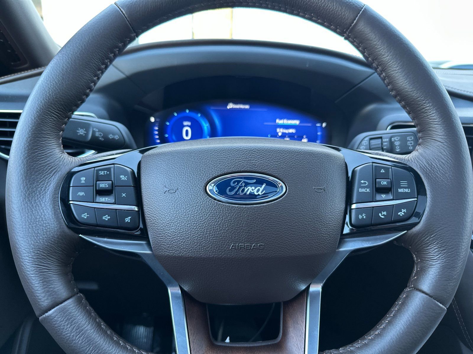 New 2024 Ford Explorer King Ranch w/ Technology Package RWD image 27