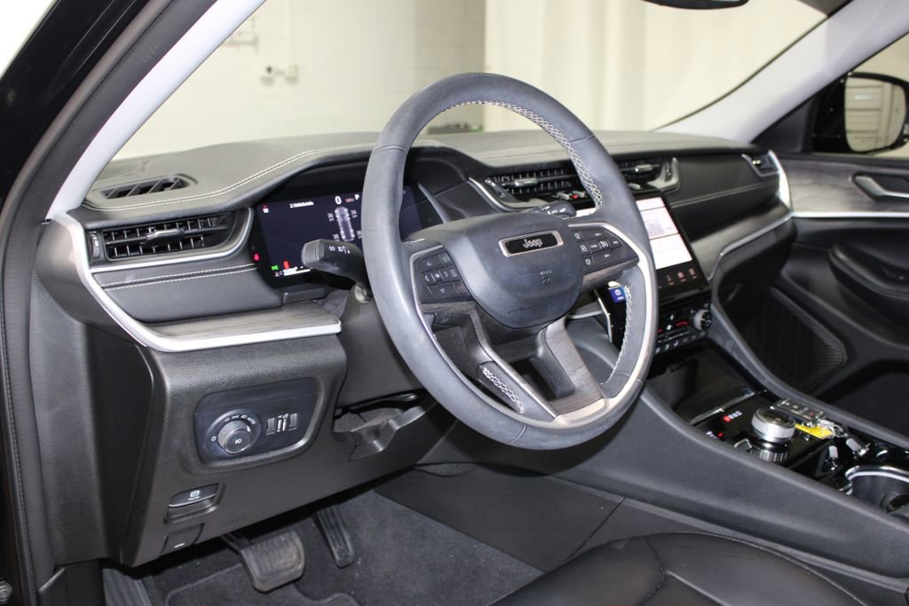 Used 2023 Jeep Grand Cherokee Limited image 14