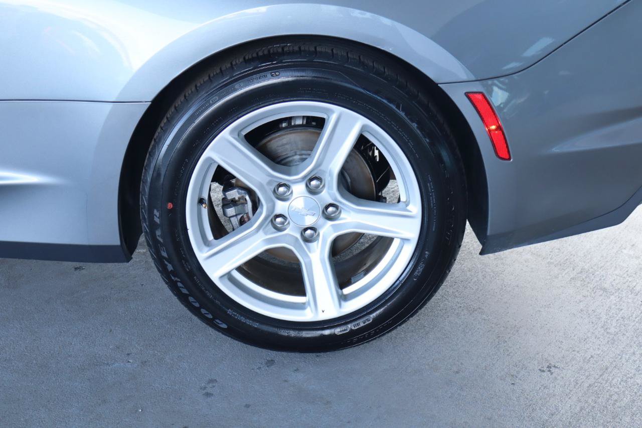 Used 2019 Chevrolet Camaro LT w/ Technology Package RWD image 11