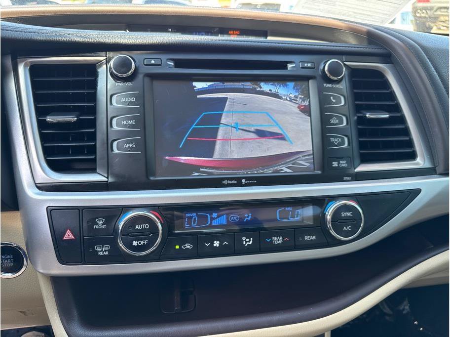 Used 2015 Toyota Highlander XLE AWD/4WD image 29