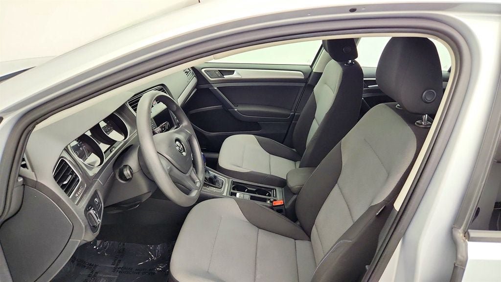 Used 2016 Volkswagen e-Golf SE FWD image 19