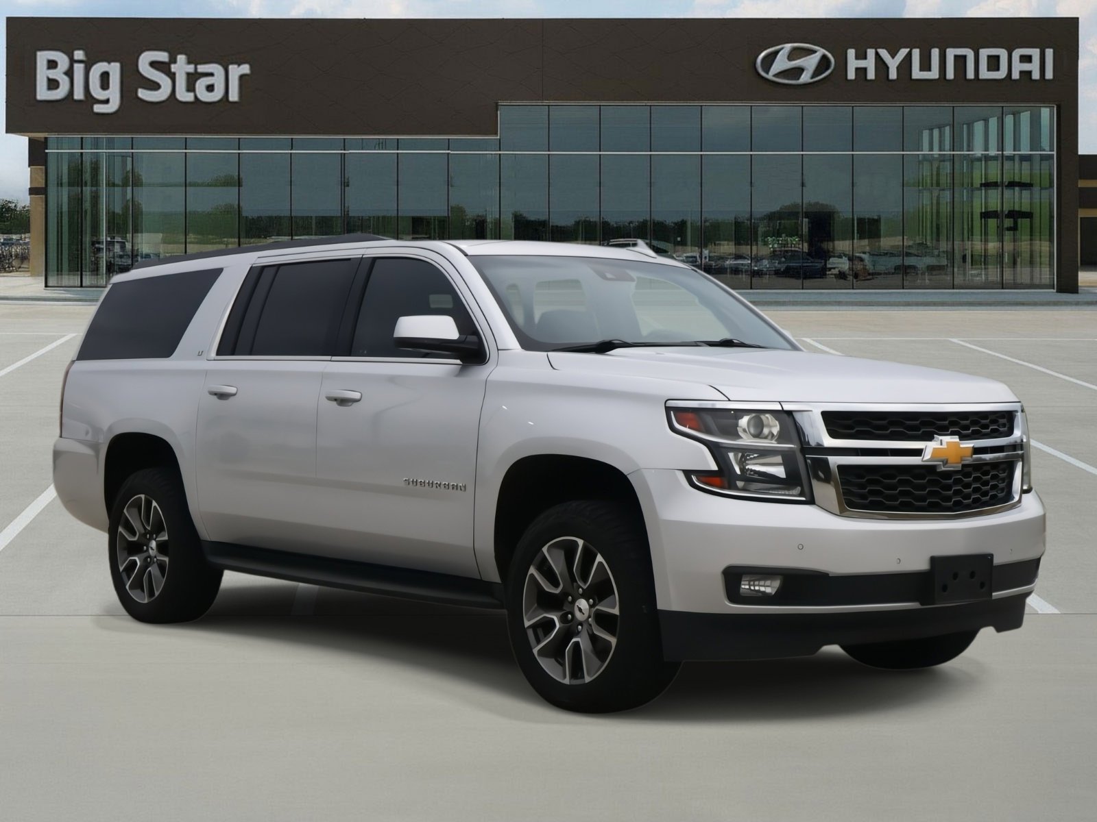 Used 2019 Chevrolet Suburban LT image 6