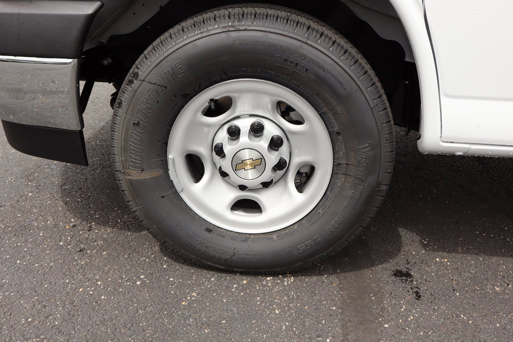 New 2025 Chevrolet Express 3500 w/ Chrome Appearance Package image 27
