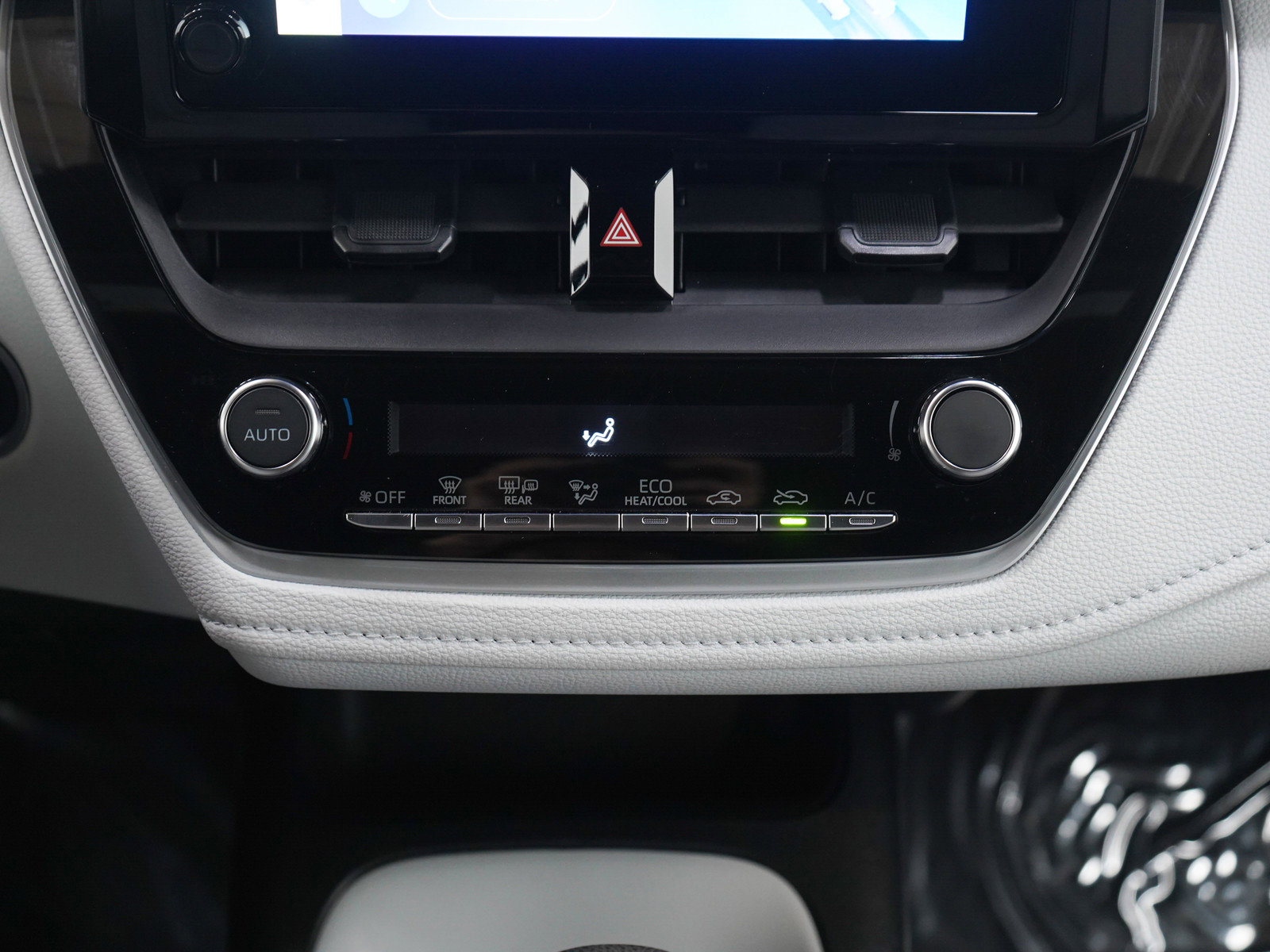 Used 2023 Toyota Corolla SE image 16