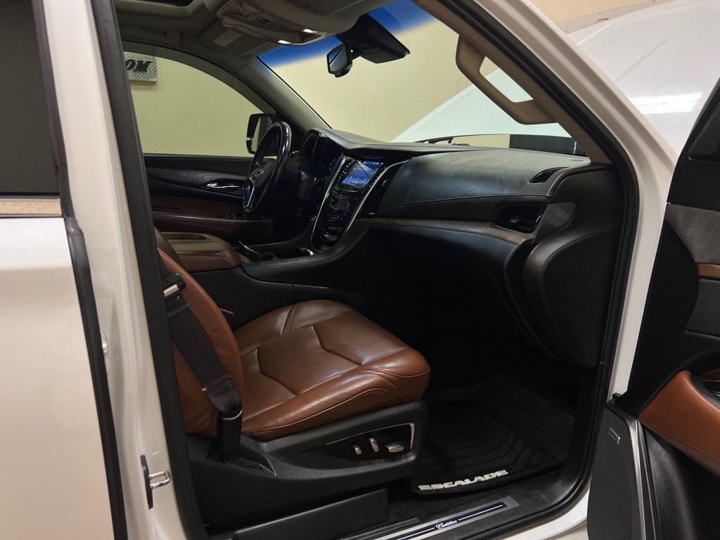 Used 2016 Cadillac Escalade Premium AWD/4WD image 26