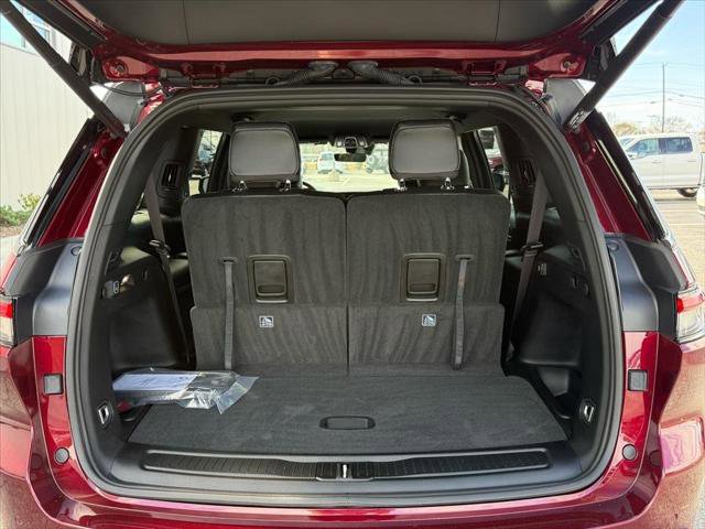 Certified 2025 Jeep Grand Cherokee L Limited w/ Black Appearance Package image 15