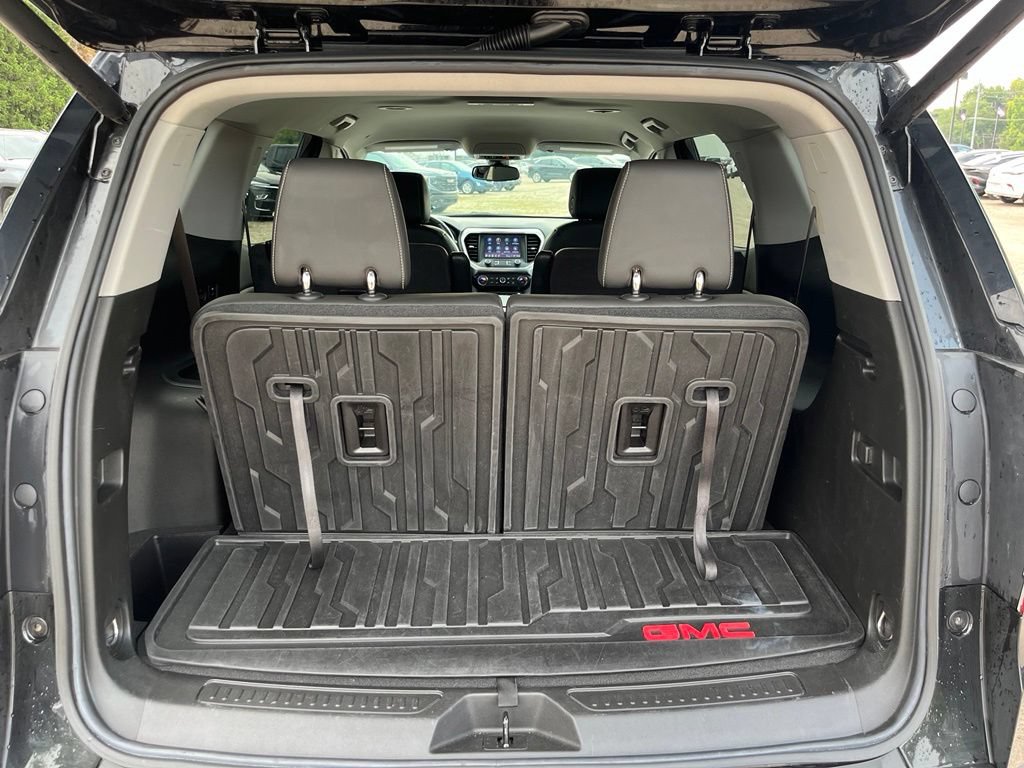 Used 2023 GMC Acadia SLT w/ Preferred Package FWD image 12