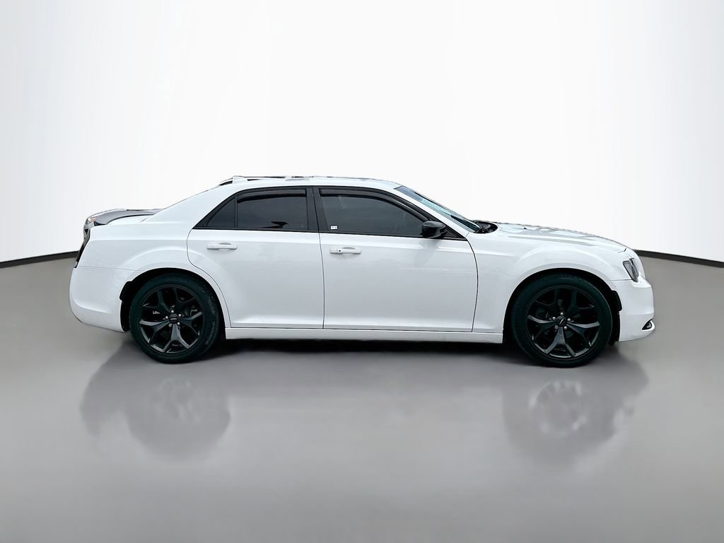 Used 2021 Chrysler 300 Touring w/ Sport Appearance Package RWD image 8