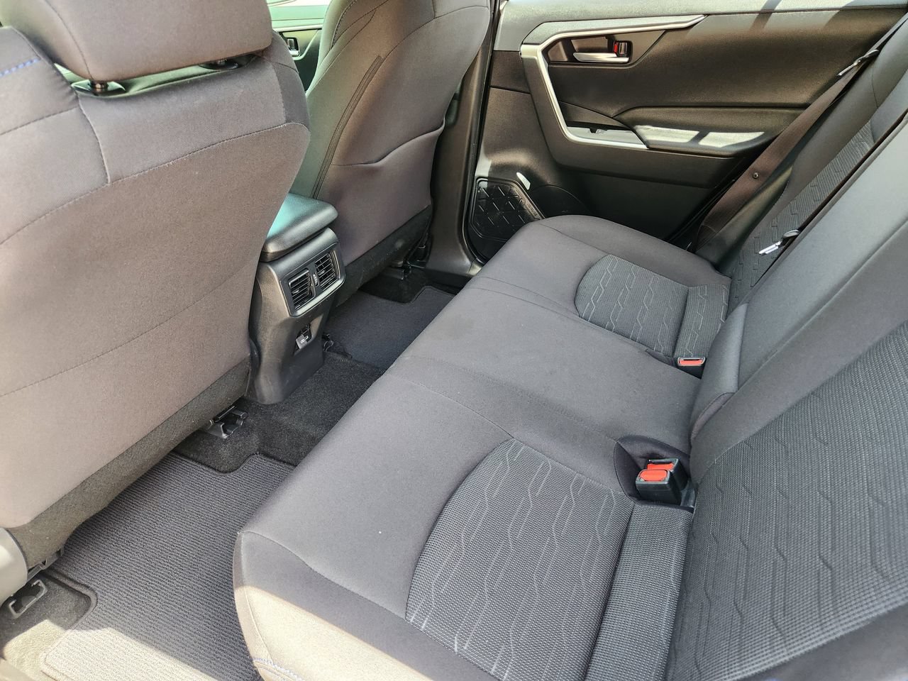 Used 2024 Toyota RAV4 SE w/ Convenience Package AWD/4WD image 29