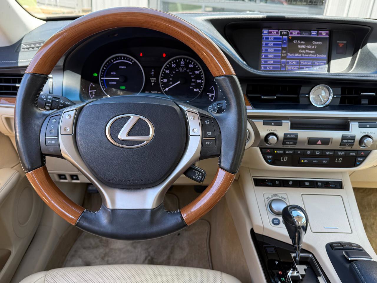 Used 2013 Lexus ES 300h w/ Luxury Pkg image 10